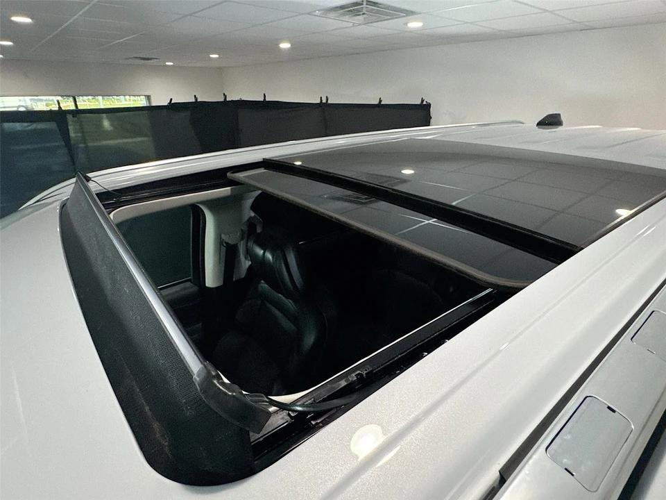 2025 Lincoln Navigator 4th Gen - Image 16 of 21