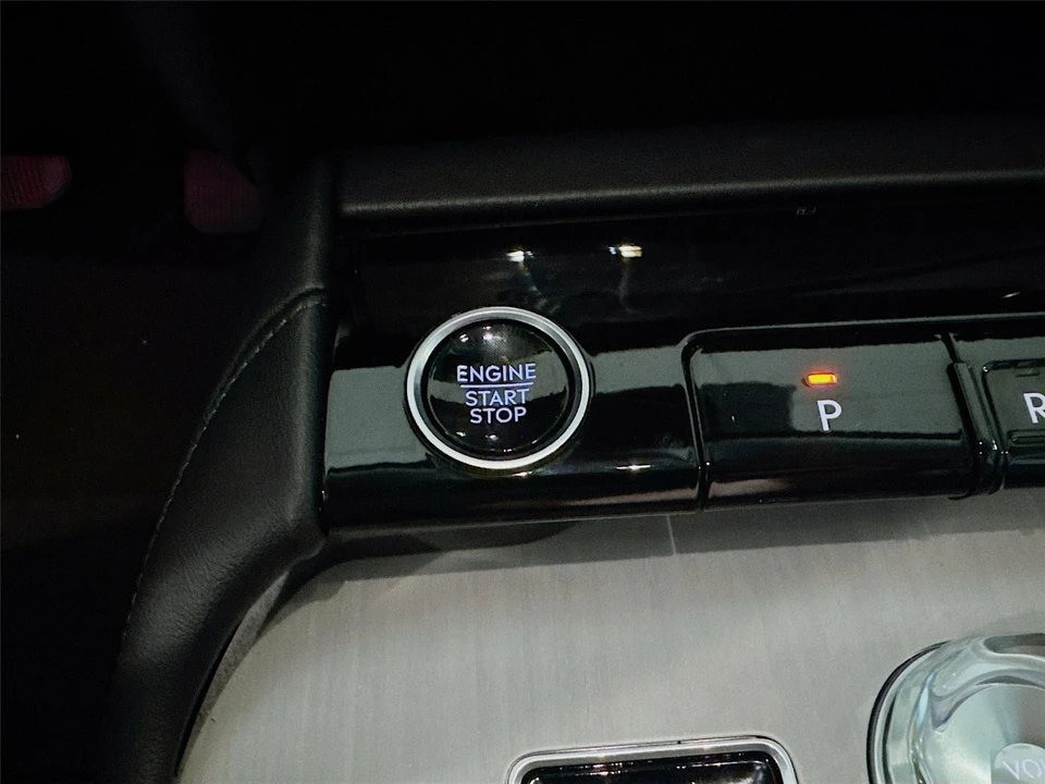 2025 Lincoln Navigator 4th Gen - Image 12 of 21