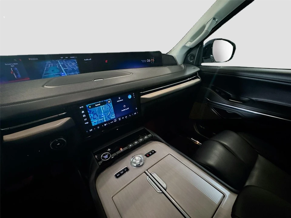 2025 Lincoln Navigator 4th Gen - Image 8 of 31