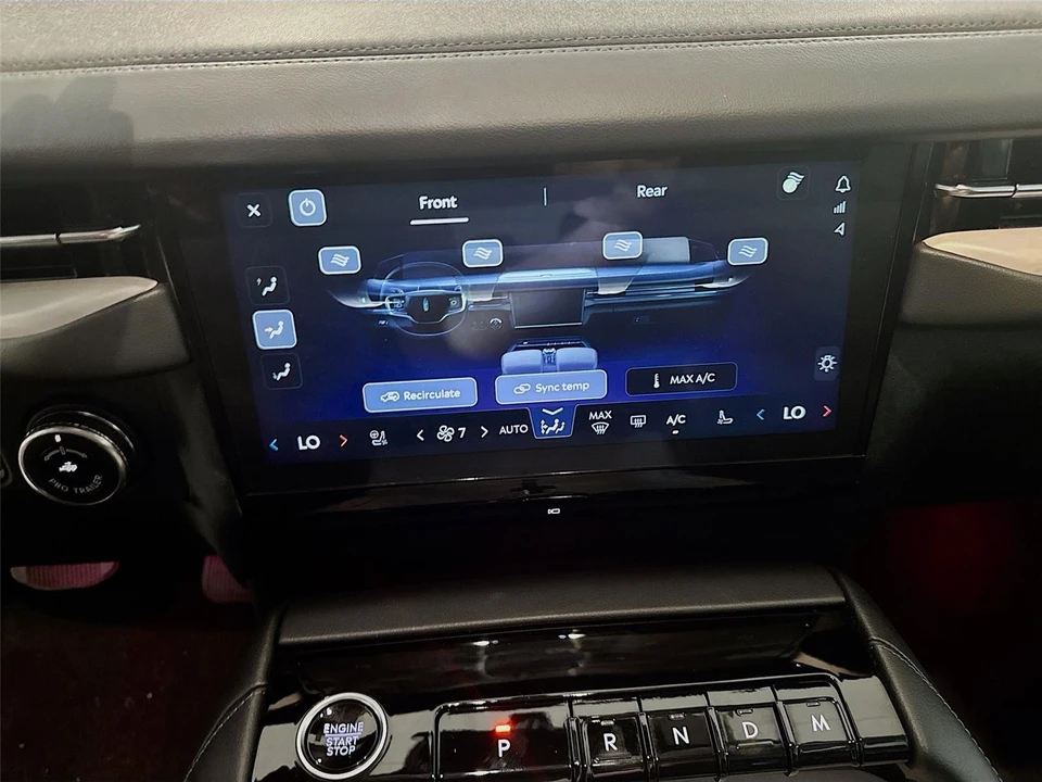 2025 Lincoln Navigator 4th Gen - Image 13 of 21