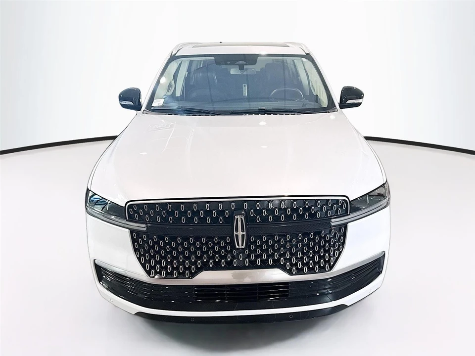 2025 Lincoln Navigator 4th Gen - Image 26 of 31