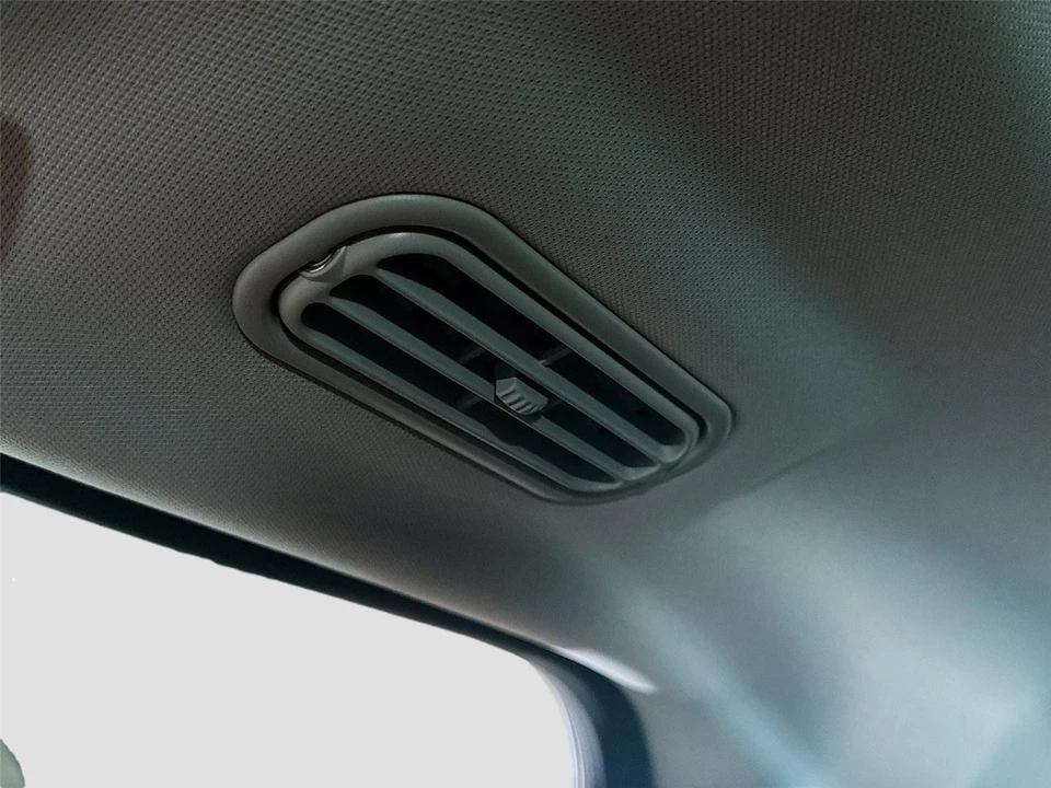 2025 Lincoln Navigator 4th Gen - Image 18 of 21