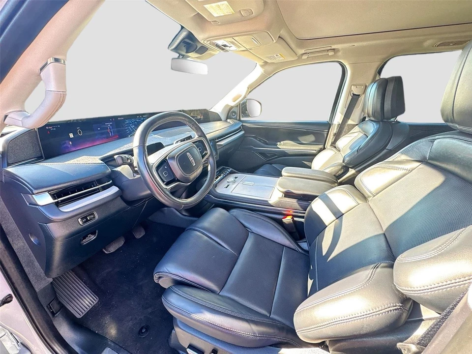 2025 Lincoln Navigator 4th Gen - Image 11 of 17