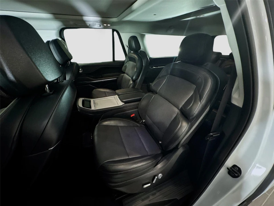 2025 Lincoln Navigator 4th Gen - Image 17 of 21