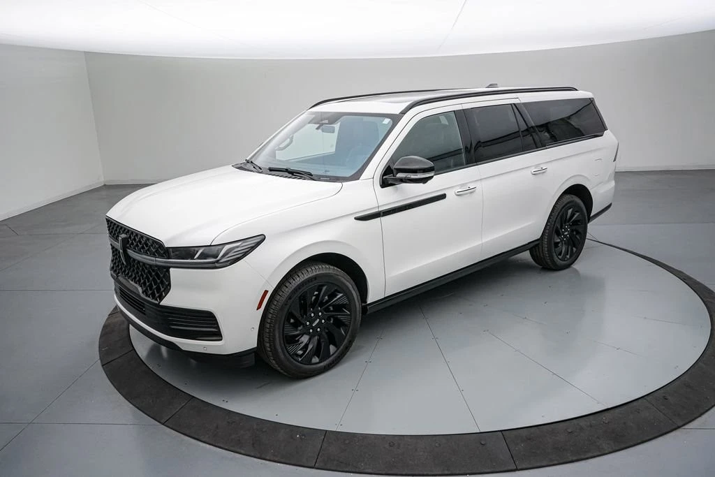 2025 Lincoln Navigator 4th Gen - Image 9 of 21