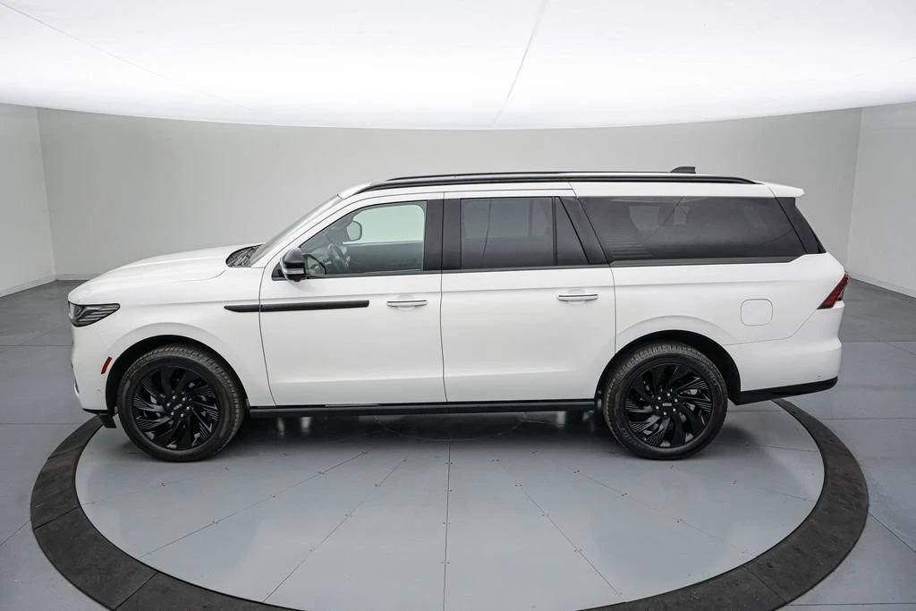 2025 Lincoln Navigator 4th Gen - Image 8 of 21