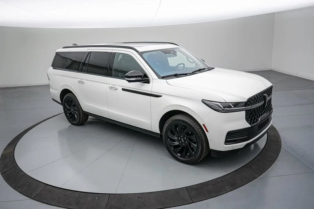 2025 Lincoln Navigator 4th Gen - Image 2 of 21
