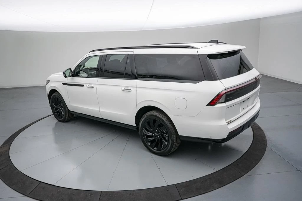 2025 Lincoln Navigator 4th Gen - Image 7 of 21