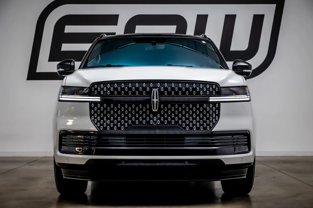 2025 Lincoln Navigator 4th Gen - Image 3 of 12