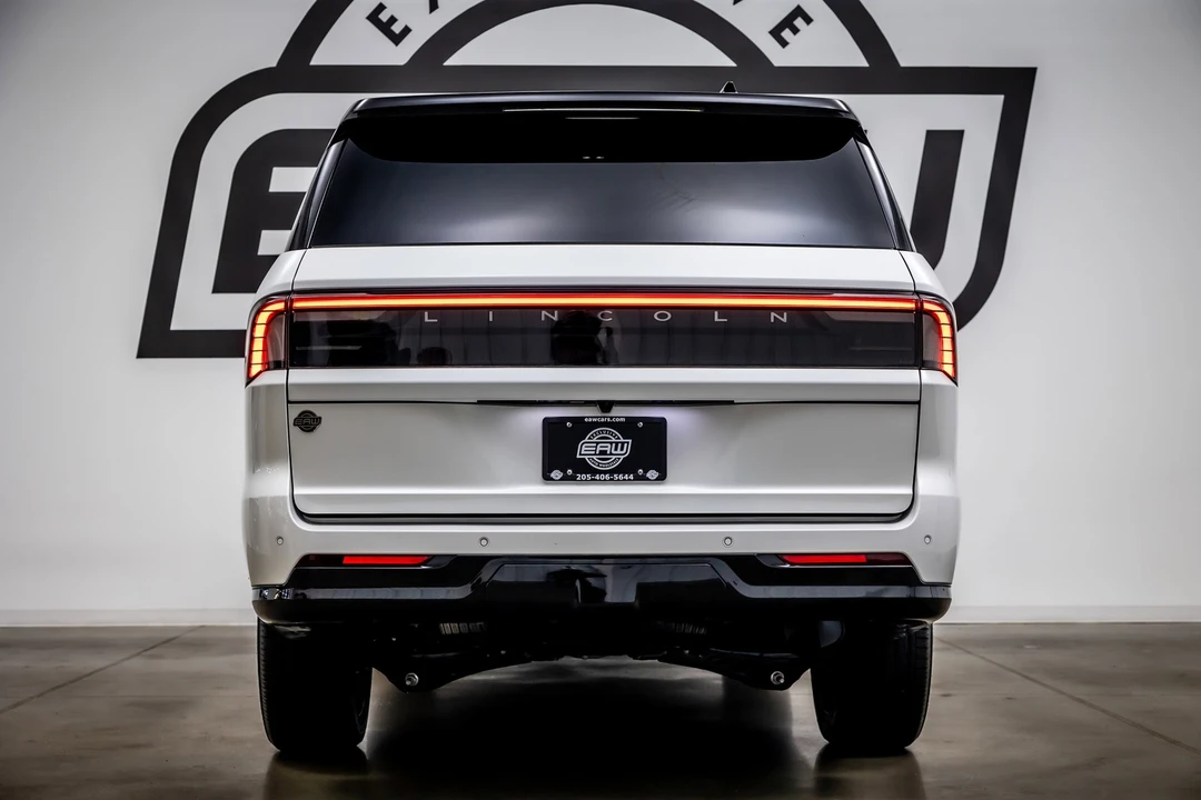 2025 Lincoln Navigator 4th Gen - Image 11 of 12