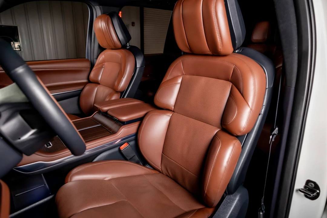 2025 Lincoln Navigator 4th Gen - Image 5 of 12