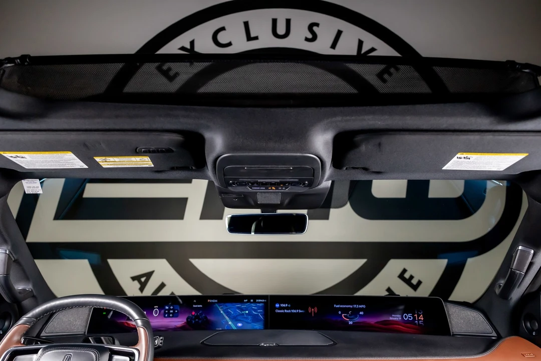 2025 Lincoln Navigator 4th Gen - Image 10 of 12