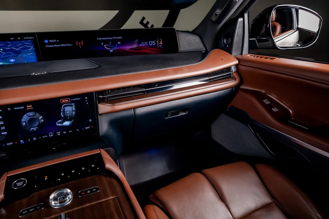 2025 Lincoln Navigator 4th Gen - Image 8 of 12