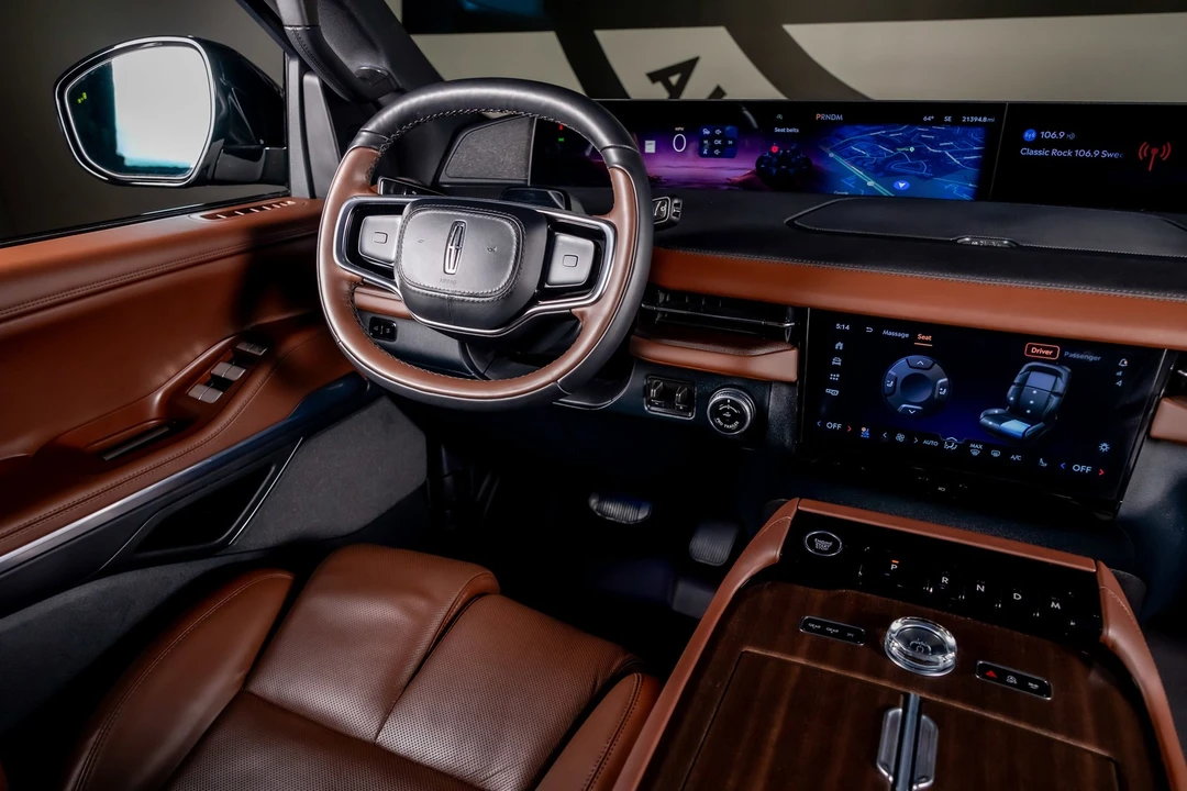 2025 Lincoln Navigator 4th Gen - Image 7 of 12