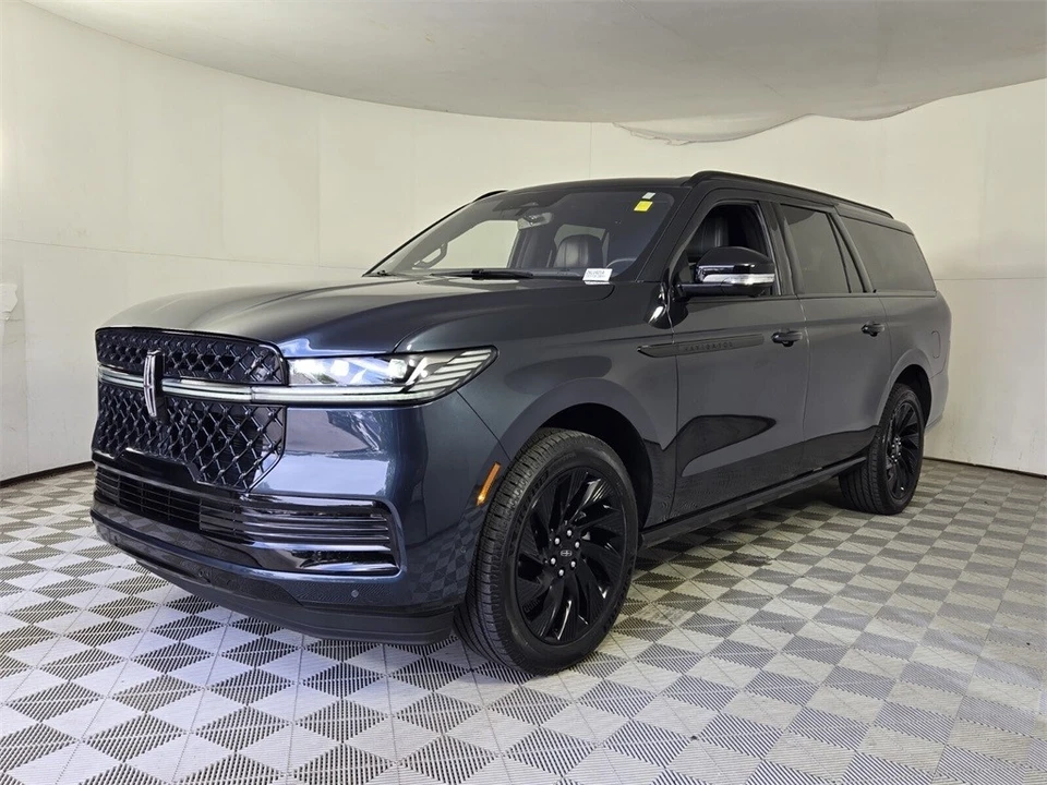 2025 Lincoln Navigator 4th Gen - Image 4 of 12