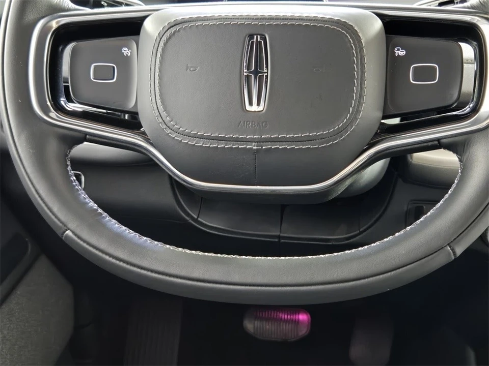 2025 Lincoln Navigator 4th Gen - Image 13 of 21