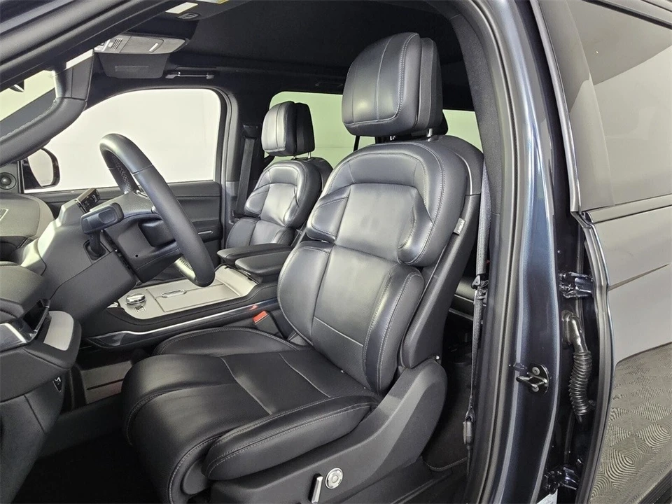 2025 Lincoln Navigator 4th Gen - Image 7 of 12
