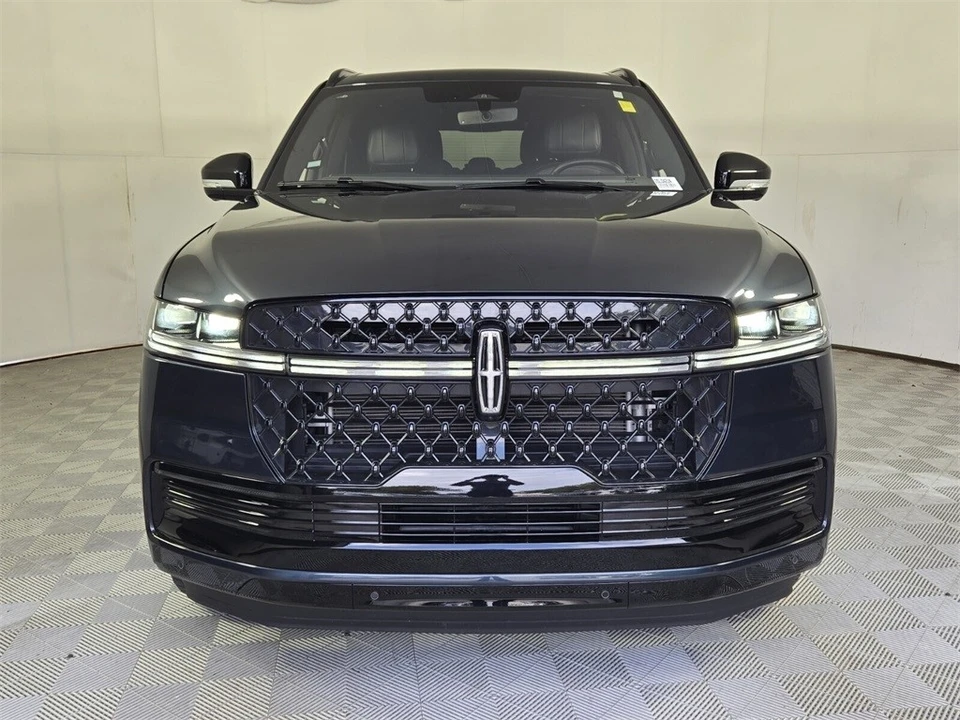 2025 Lincoln Navigator 4th Gen - Image 3 of 12