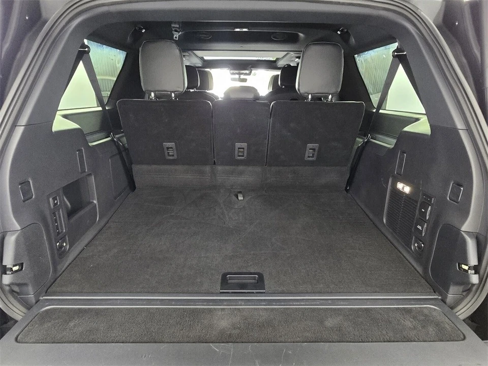 2025 Lincoln Navigator 4th Gen - Image 17 of 21