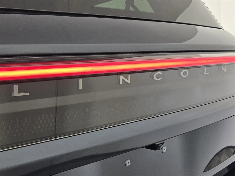2025 Lincoln Navigator 4th Gen - Image 16 of 21