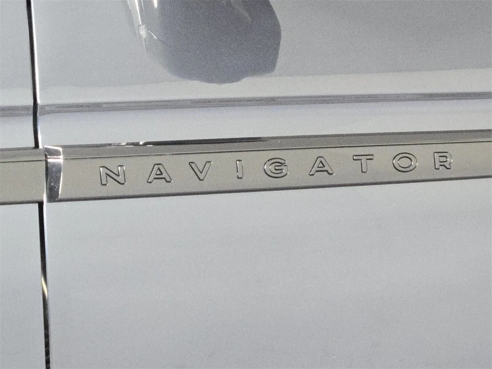 2025 Lincoln Navigator 4th Gen - Image 6 of 12