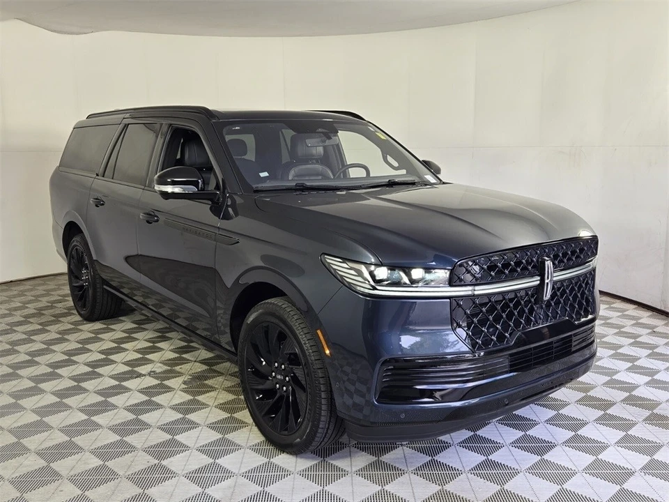 2025 Lincoln Navigator 4th Gen - Image 2 of 12