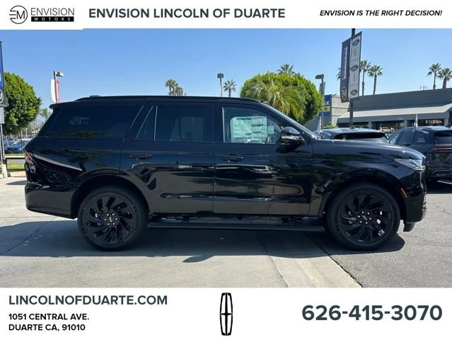 2025 Lincoln Navigator 4th Gen - Image 9 of 12