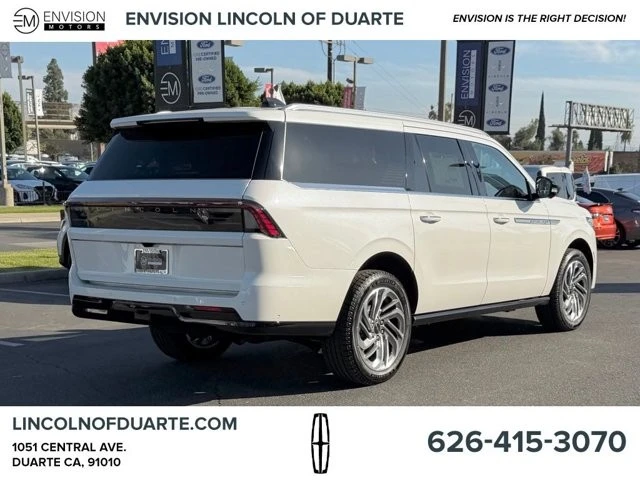2025 Lincoln Navigator 4th Gen - Image 9 of 12