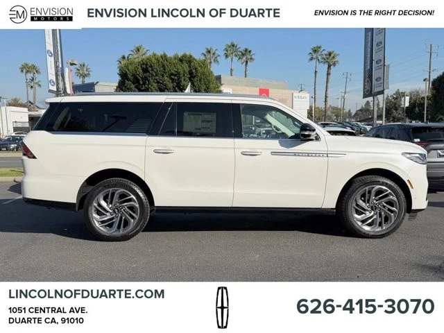 2025 Lincoln Navigator 4th Gen - Image 10 of 12