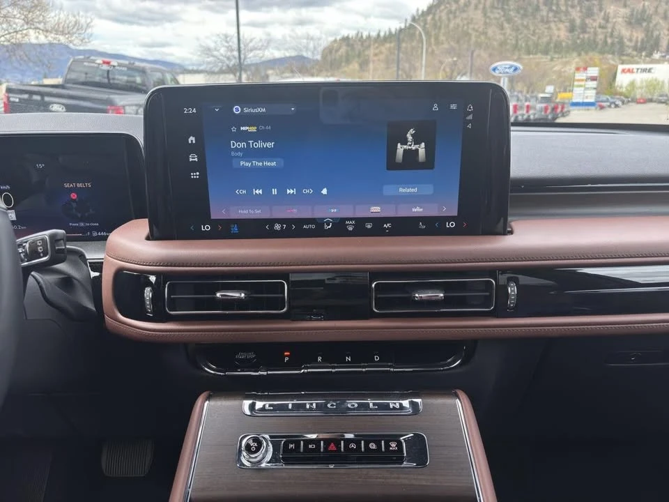 2025 Lincoln Aviator 2nd Gen - Image 16 of 17