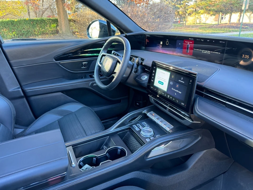 2025 Lincoln Nautilus - Image 20 of 21