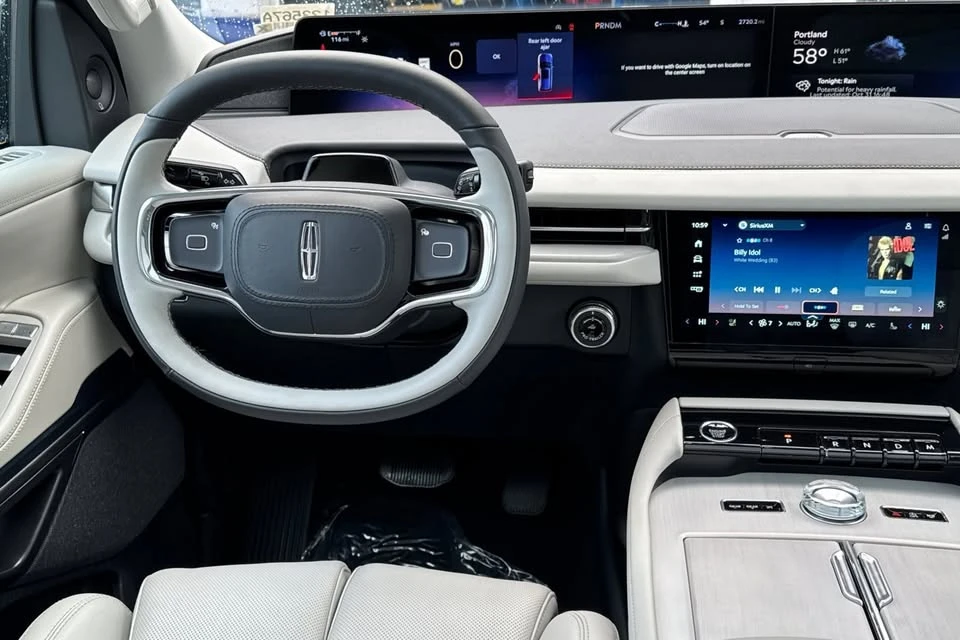 2025 Lincoln Navigator 4th Gen - Image 12 of 18