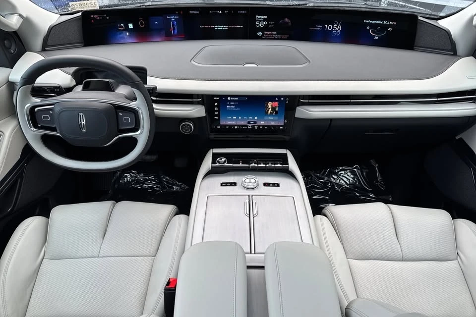 2025 Lincoln Navigator 4th Gen - Image 11 of 18