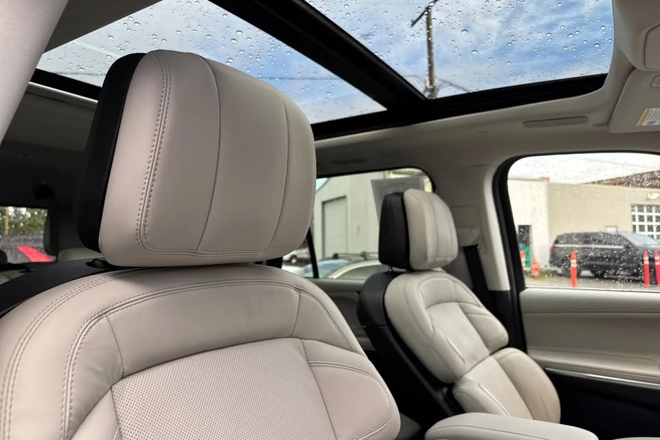 2025 Lincoln Navigator 4th Gen - Image 16 of 18
