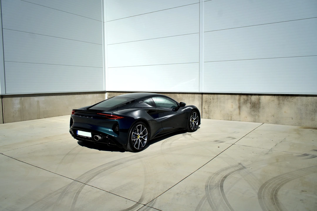 2025 Lotus Emira - Image 5 of 31
