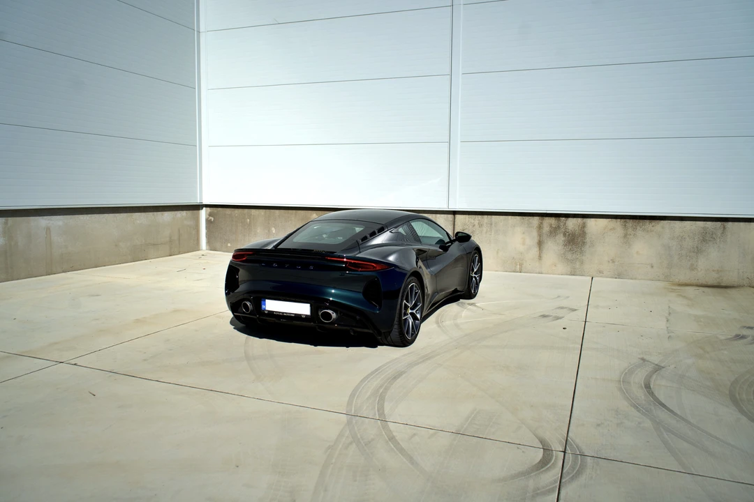 2025 Lotus Emira - Image 29 of 31