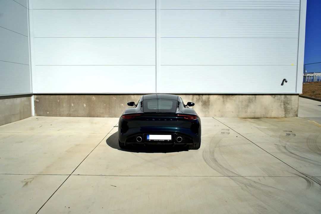 2025 Lotus Emira - Image 28 of 31