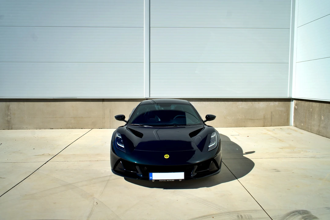 2025 Lotus Emira - Image 2 of 31