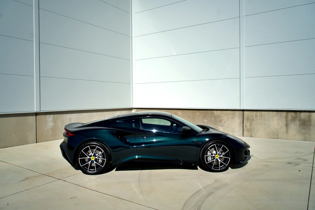 2025 Lotus Emira - Image 4 of 31