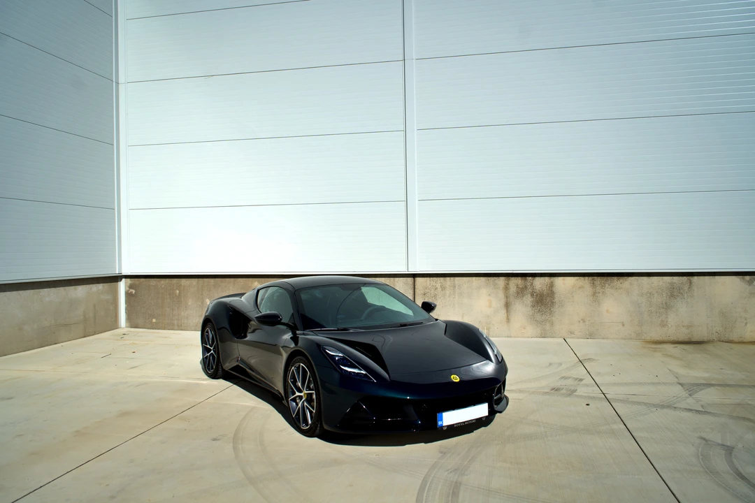 2025 Lotus Emira - Image 3 of 31