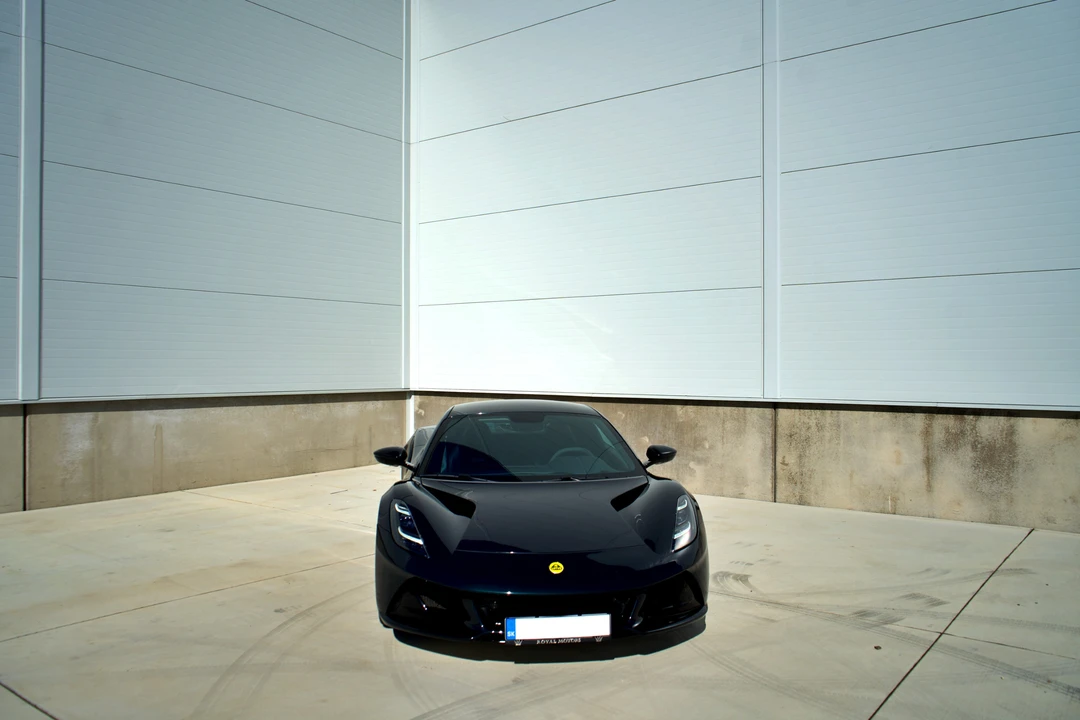 2025 Lotus Emira - Image 11 of 31