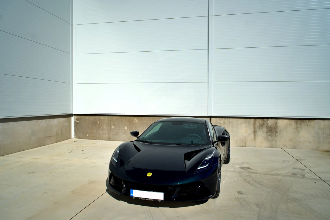 2025 Lotus Emira - Image 12 of 31