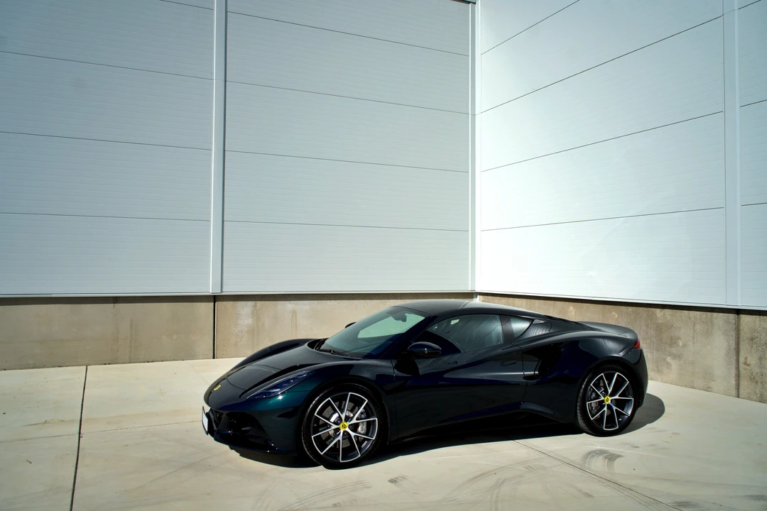 2025 Lotus Emira - Image 15 of 31