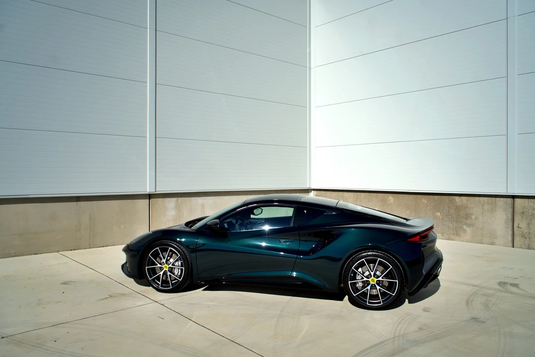 2025 Lotus Emira - Image 20 of 31