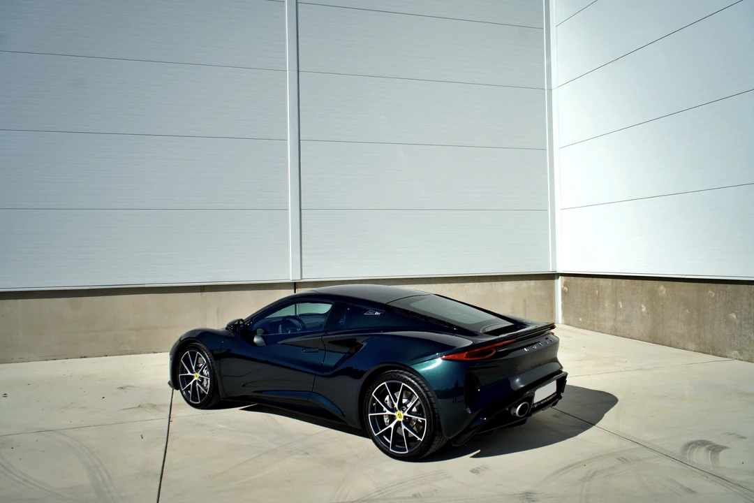 2025 Lotus Emira - Image 22 of 31