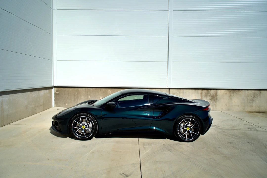 2025 Lotus Emira - Image 8 of 31