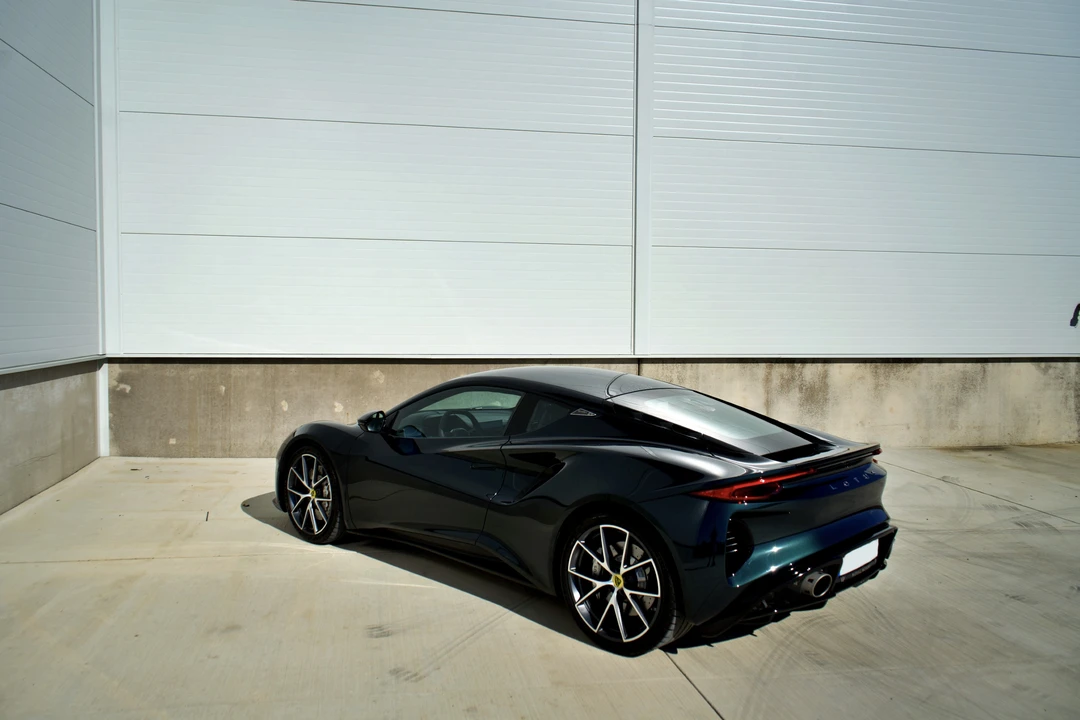 2025 Lotus Emira - Image 26 of 31