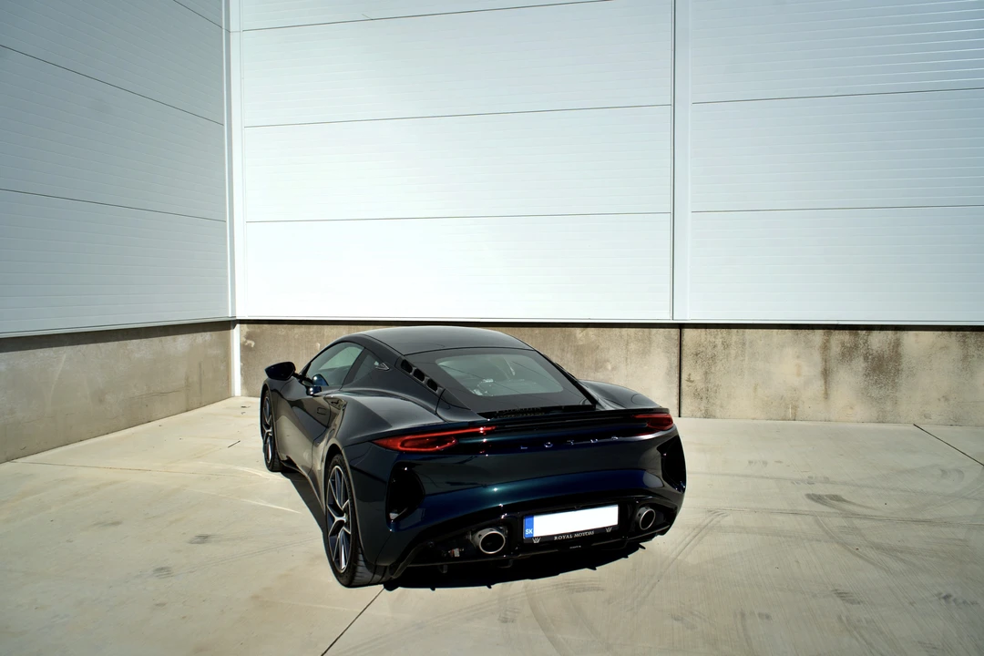 2025 Lotus Emira - Image 7 of 31