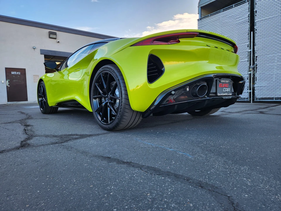 2025 Lotus Emira - Image 17 of 31