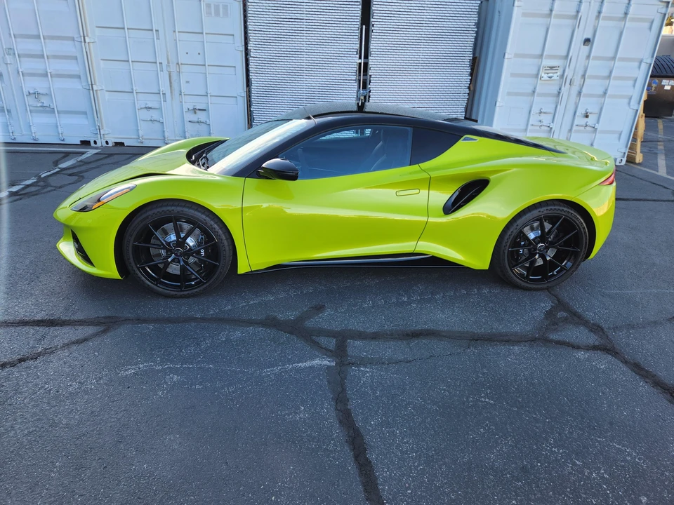 2025 Lotus Emira - Image 13 of 31